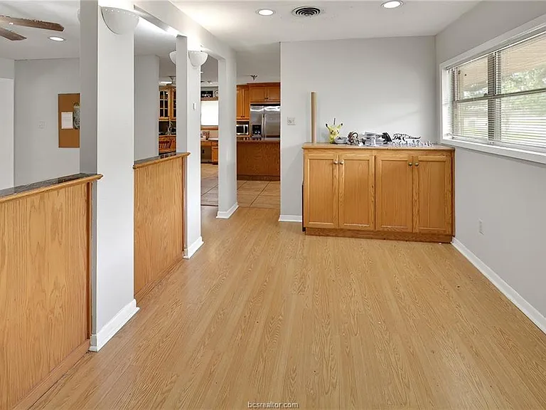 305 Brookside Dr W — Photo 8