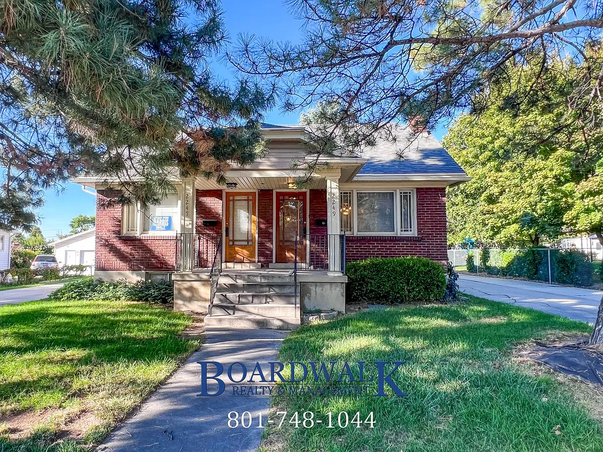 Building Photo - 2247 E Lambourne Ave