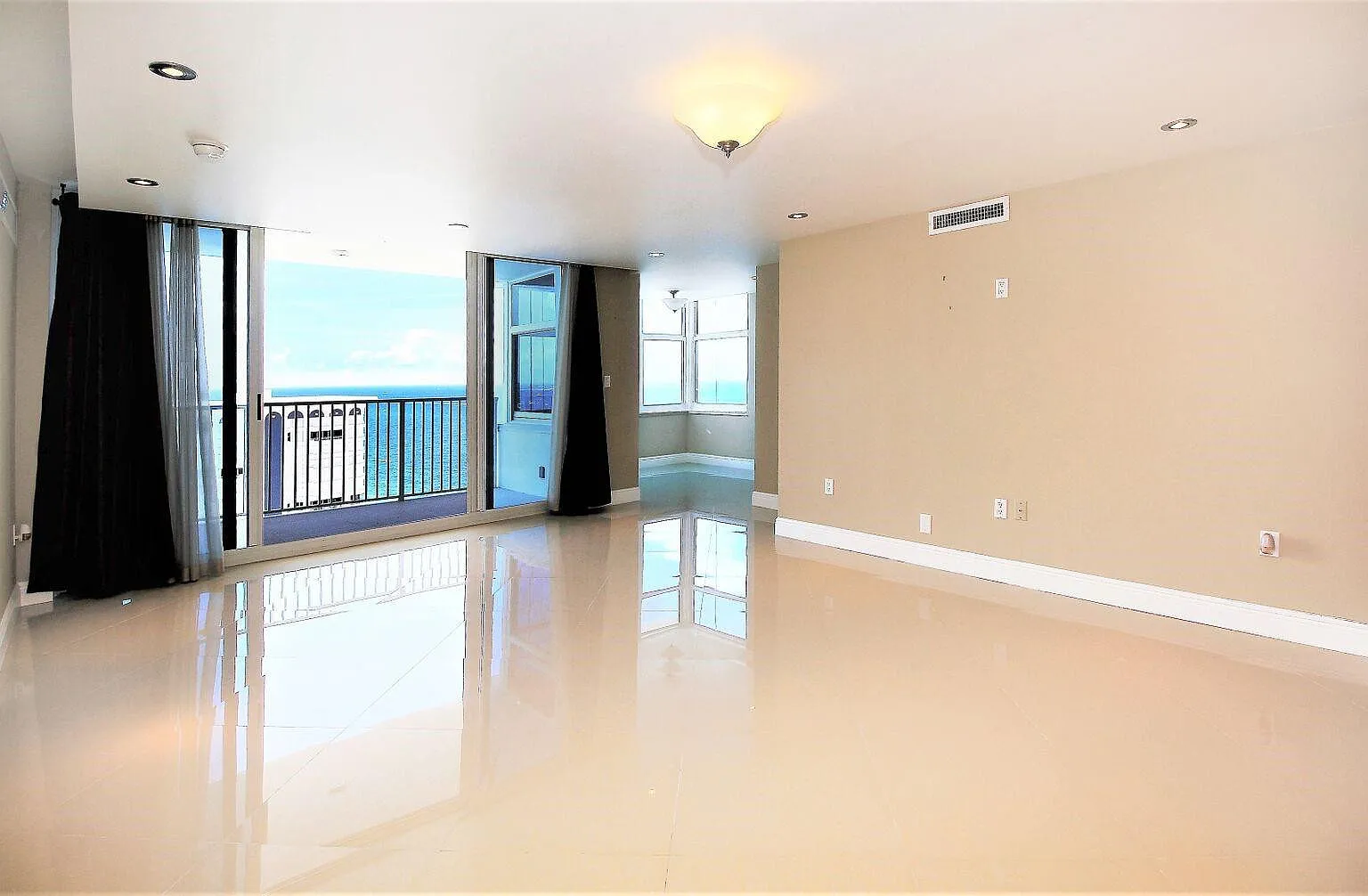2 bed, 2.0 bath, 1499 sqft, $4,095 — Photo 4