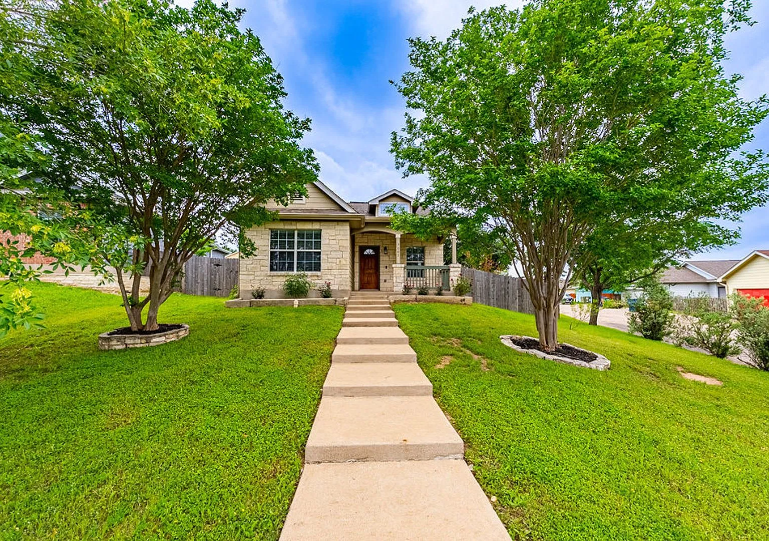 Bright, Open Living on a Spacious Corner Lot — Photo 4
