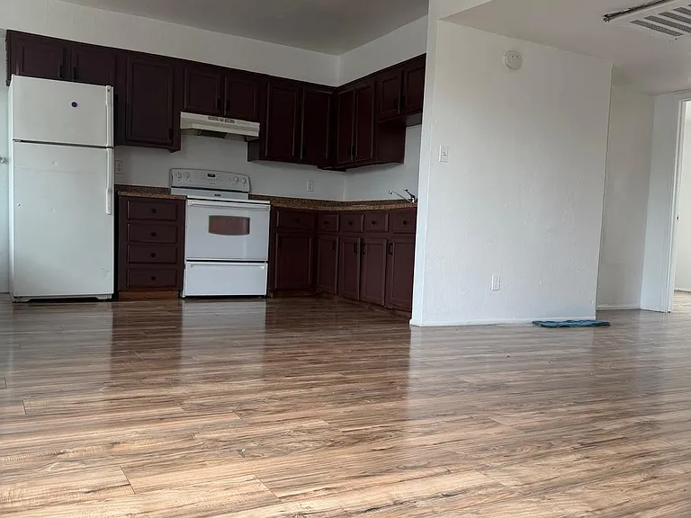 1046 W Polk St #A — Photo 9