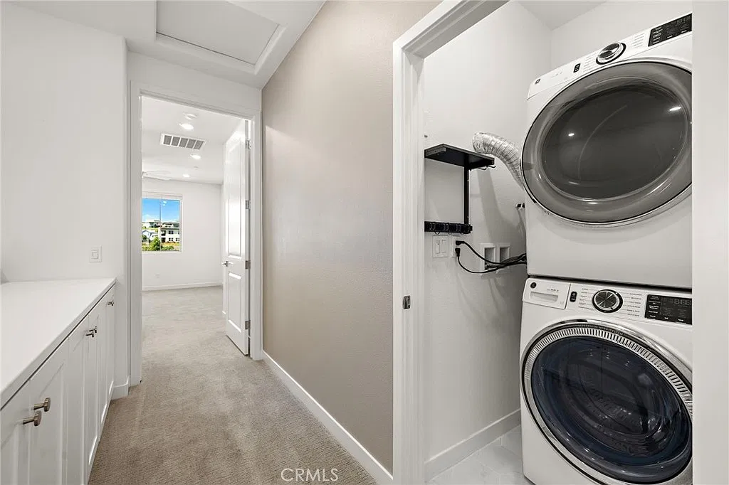 2 bed, 2.5 bath, 1263 sqft, $4,250 — Photo 3