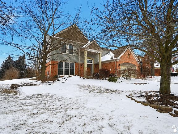 2nd image of 830 Kings Park Rd