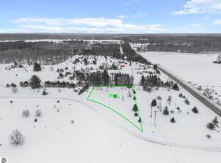 7055 Misty Ln, Lake Ann, MI