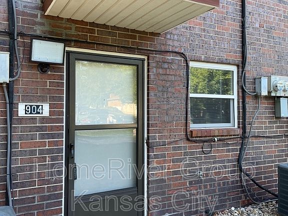 3rd image of 904 NE 68th St