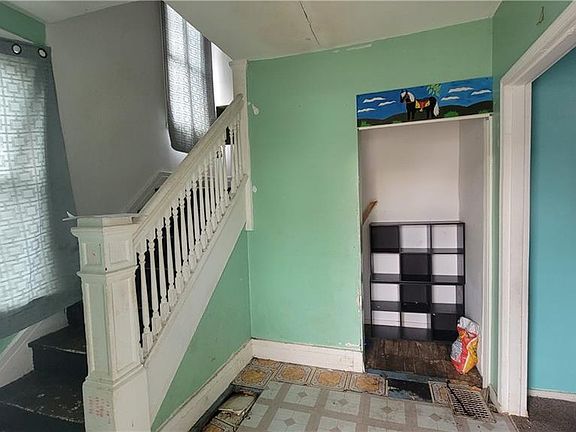 4th image of 14 S Monmouth St