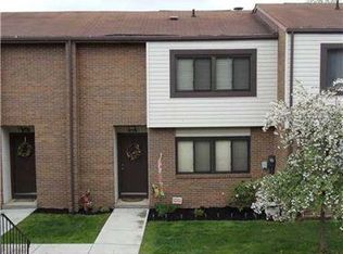 102 Springwater Ct, Coraopolis, PA 15108