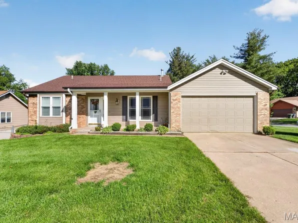 1 Shadowridge Dr, Saint Peters, MO 63376