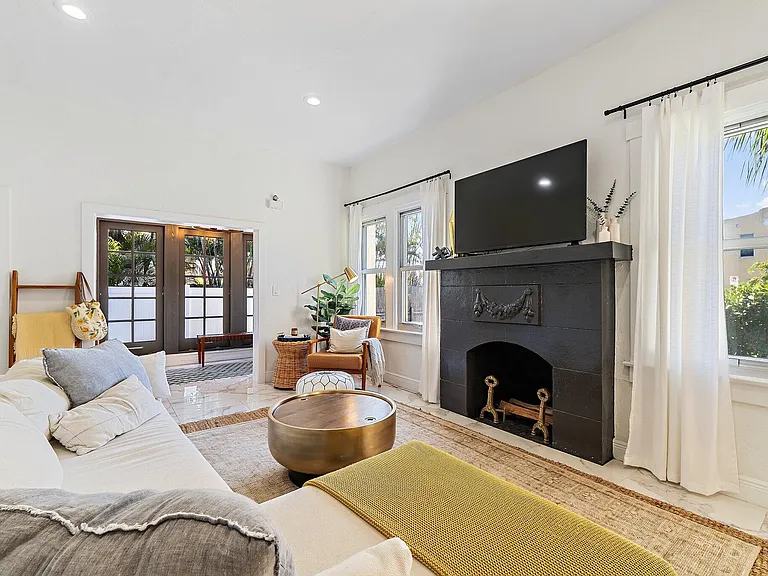 423 Avenida Alegre — Photo 8