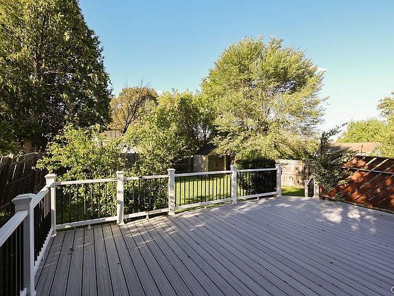 4th image of 407 Berwick Rd S