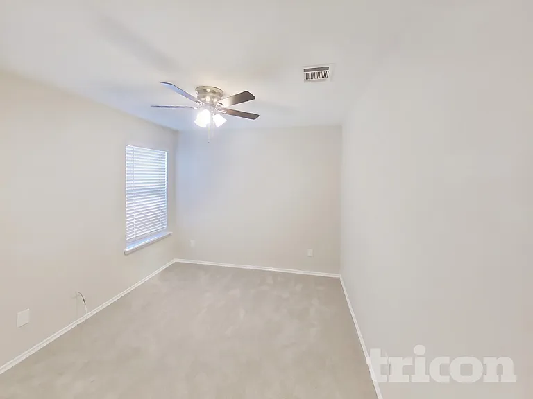 1114 Bellevue Dr — Photo 11