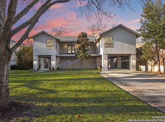 3rd image of 530 Woodlake Dr