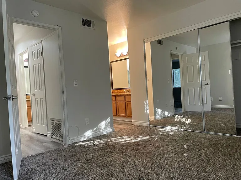 1114 W Blaine St #205 — Photo 8