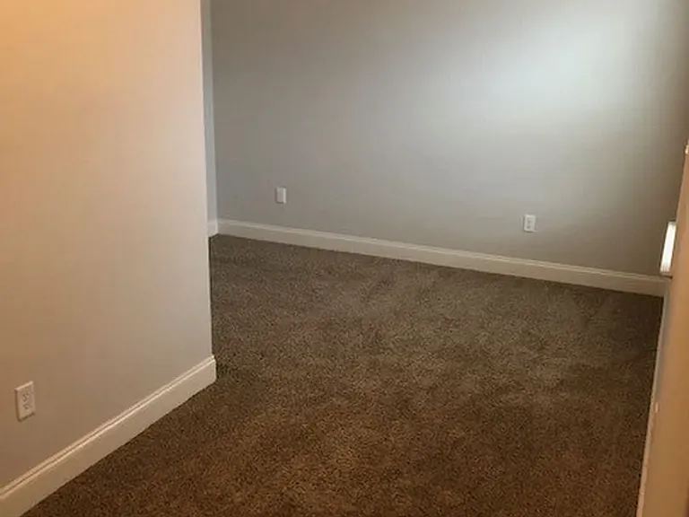 410 Walker Cir — Photo 11