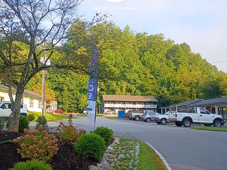 Sky at Cullowhee - Modern Living! - 50 % off First month — Photo 13