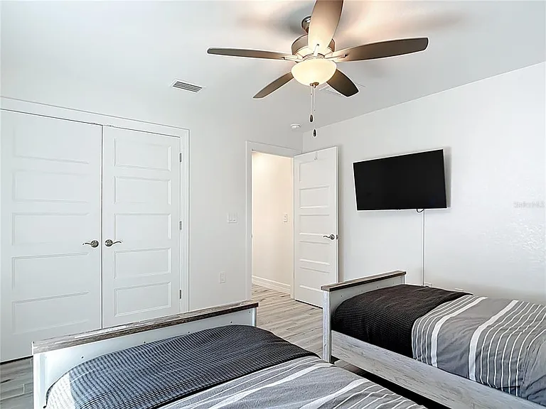 202 Long Meadow Ln — Photo 31