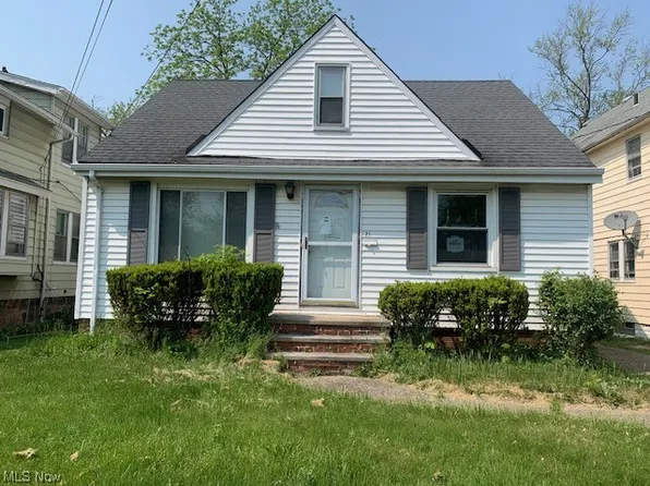 21 Blaine Ave, Bedford, OH 44146