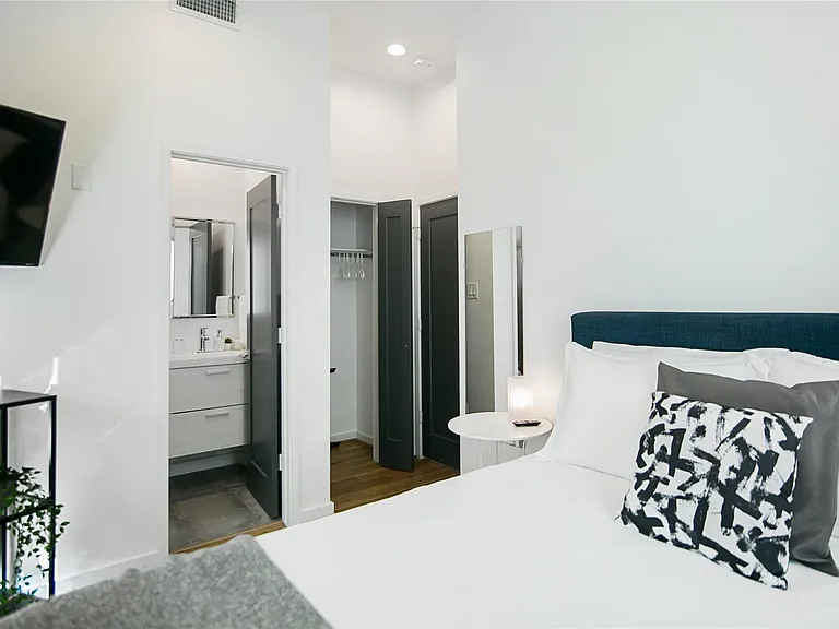 511 Memorial Heights Dr — Photo 28