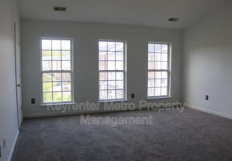 1005 Treeland Way — Photo 31