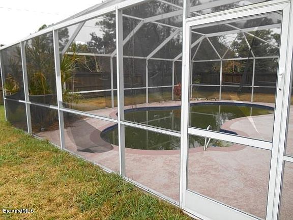 3rd image of 175 Vin Rose Cir SE