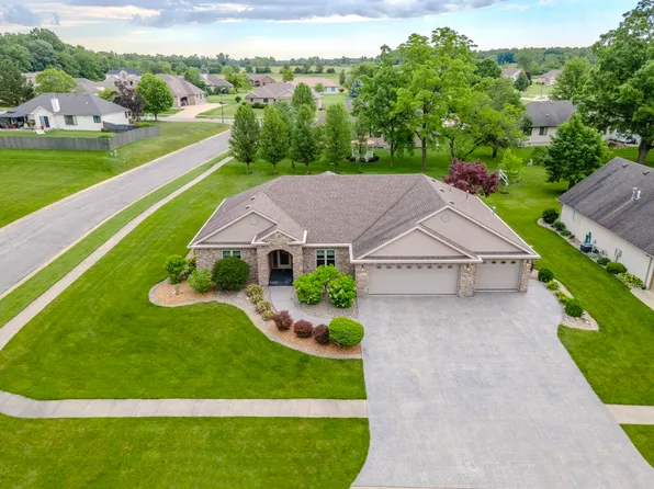 1330 Hammel Dr, Angola, IN 46703