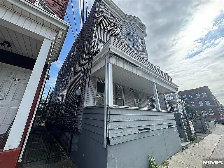 355 Madison St #VAR1 — Photo 2
