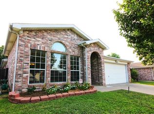 7913 Gardengate Ln, Fort Worth, TX 76137