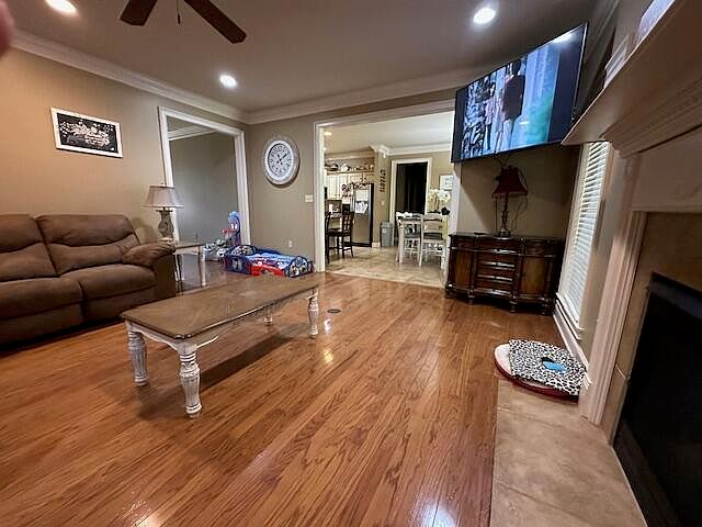 Listing photo 5