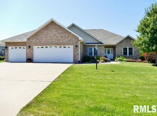 212 Hannah Dr, Metamora, IL 61548