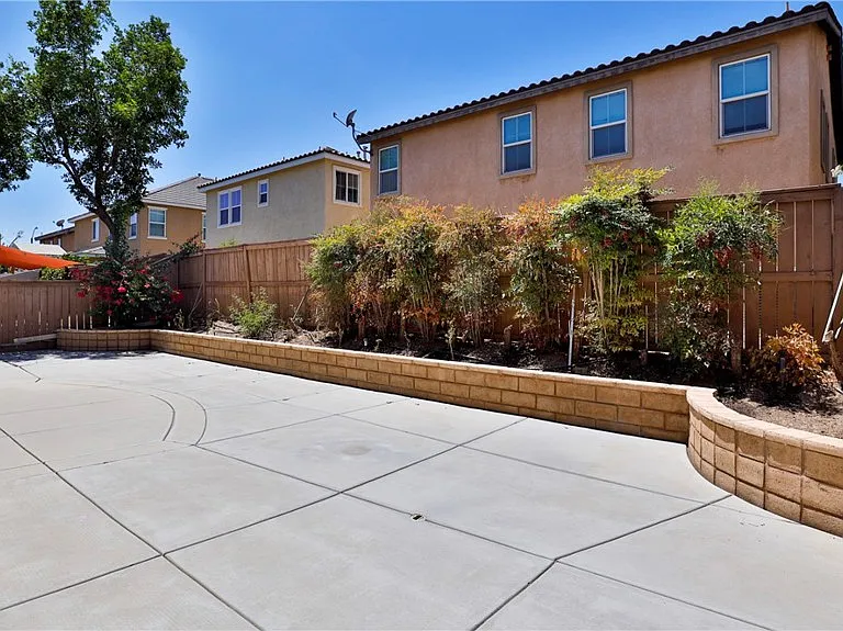 1765 Yvonne Ct — Photo 44