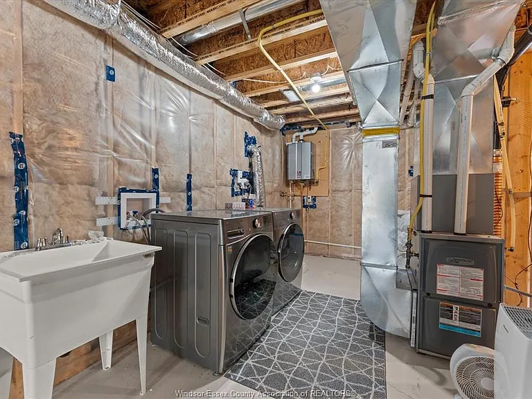 3185 Viola Cres — Photo 14