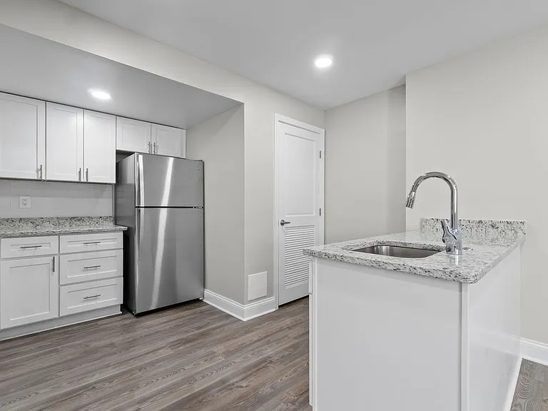 Westchester Tower Apartments — Photo 12