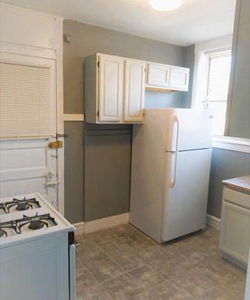 3rd image of 106 E 72nd St #3