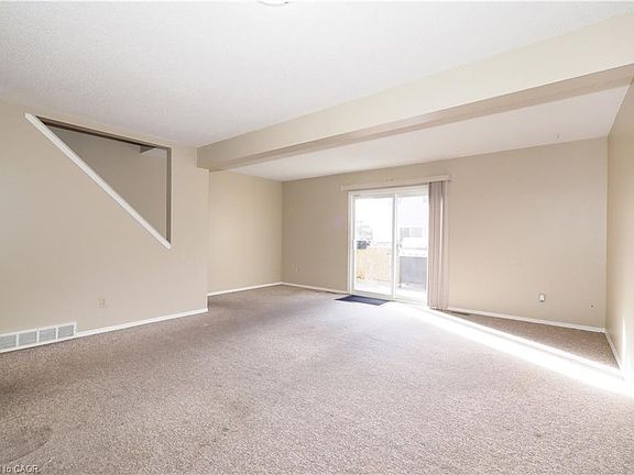 3rd image of 255 Northlake Dr #27