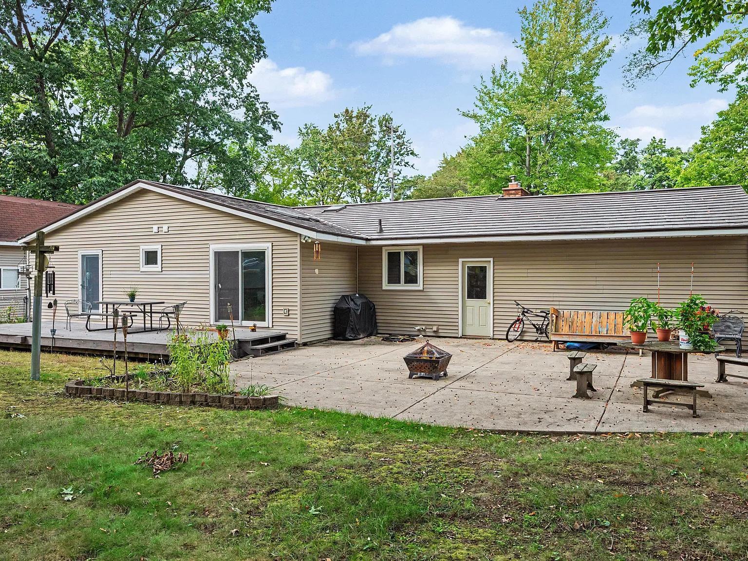 1024 Lakeview Dr — Photo 3