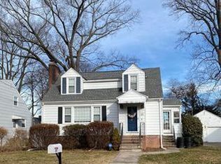 33 Hillside St, West Haven, CT 06516