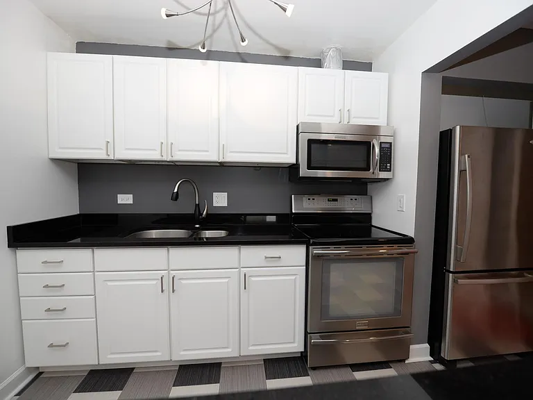 650 Perrie Dr #301 — Photo 3