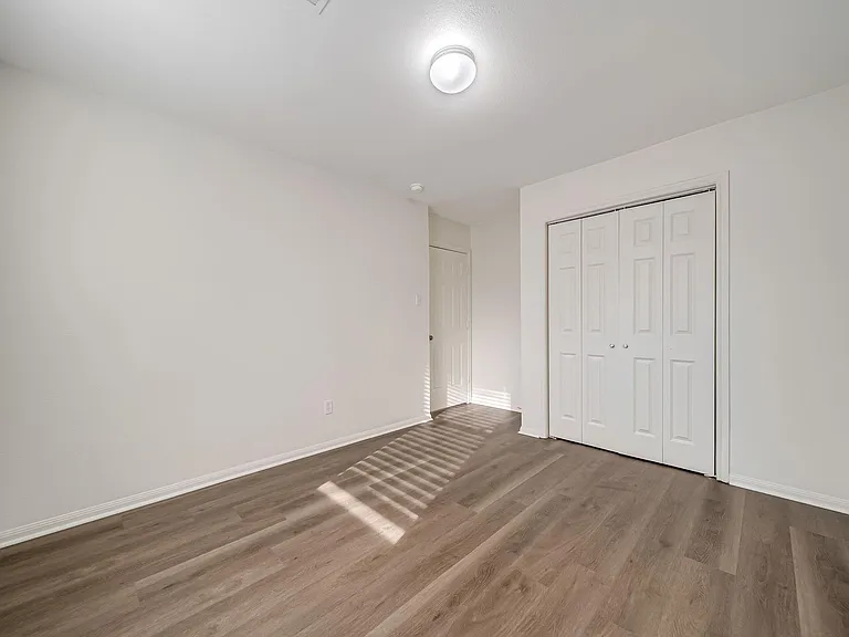 18439 Sunrise Oaks Ct — Photo 24