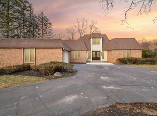 2426 Wickfield Rd, West Bloomfield, MI 48323