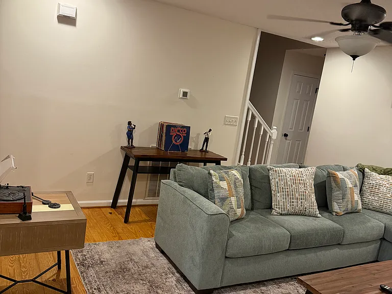 411 Fletcher Ln — Photo 10