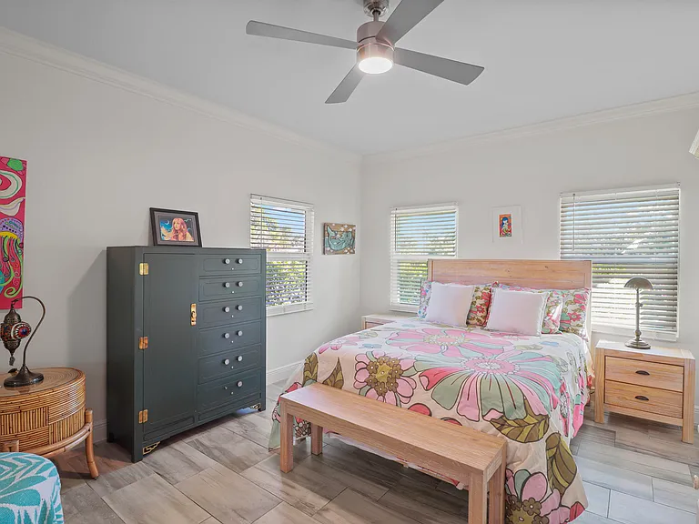 301 Hawthorne Dr — Photo 34