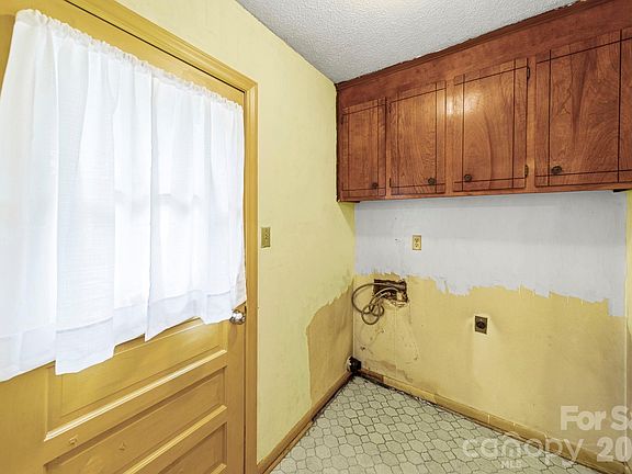 4th image of 4510 Springview Dr