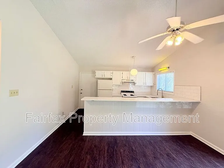 475 Cedar Lake Rd #B — Photo 3