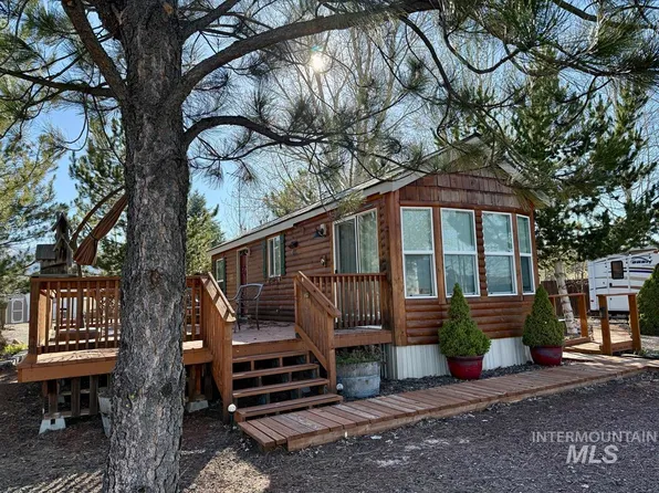 P 4th St, Cascade, ID 83611