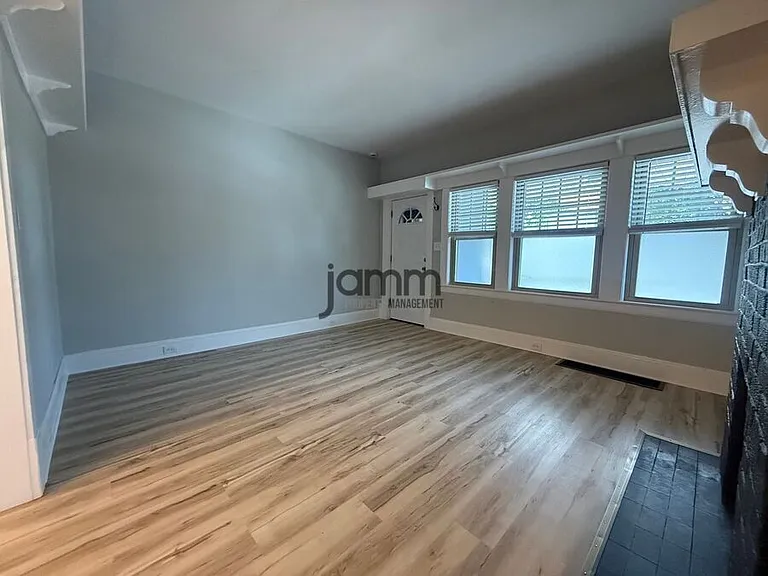 1441 W 58th St #1 — Photo 4