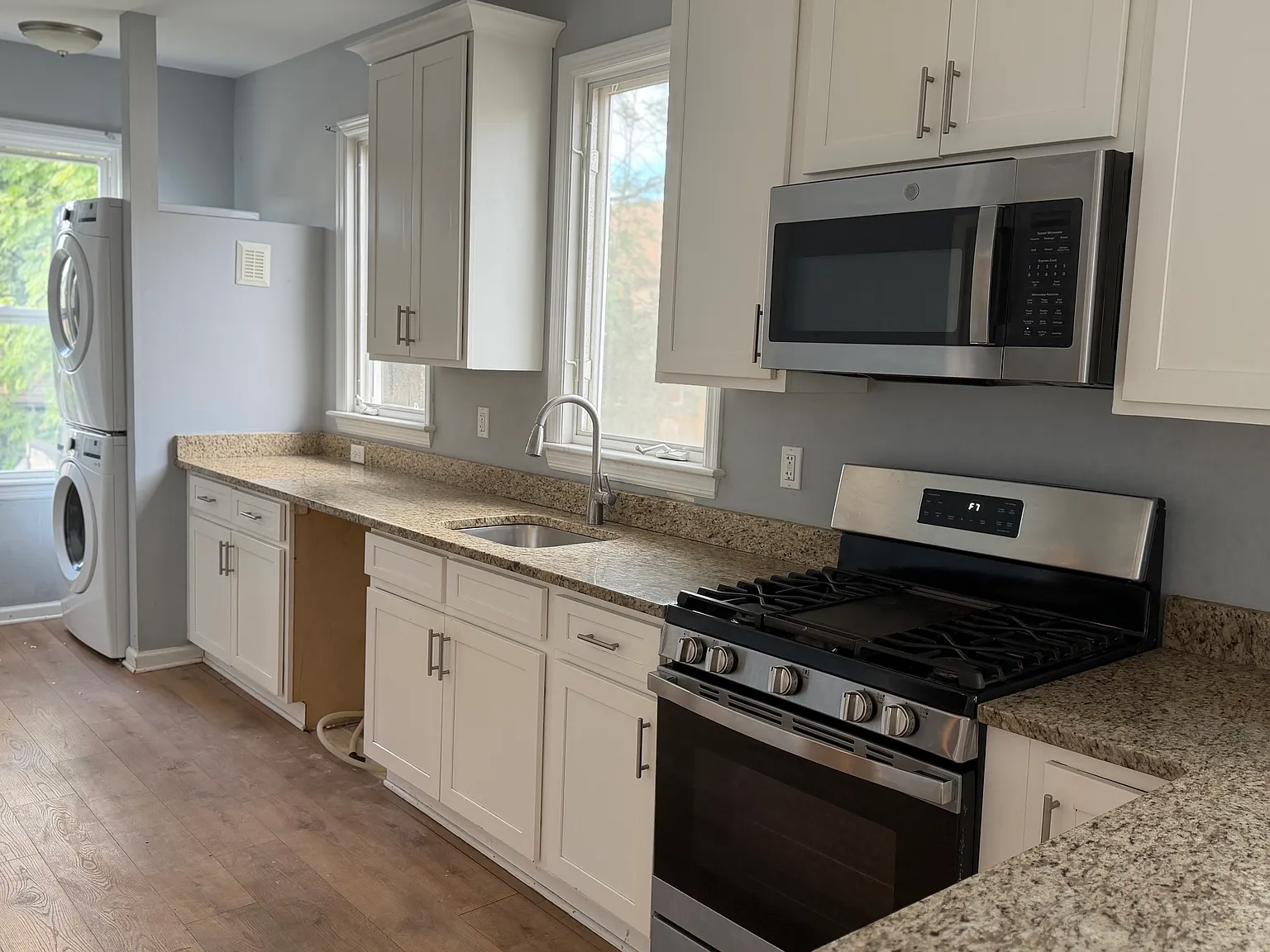 3 bed, 1200 sqft, $2,500 — Photo 4