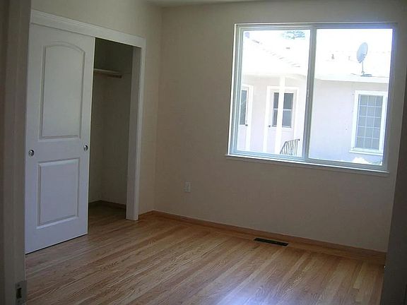 3rd image of 936 Alice Ln