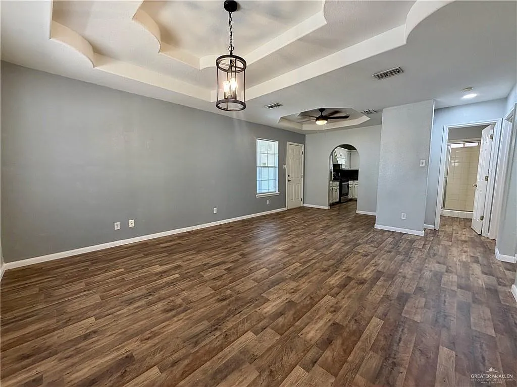 2 bed, 1.0 bath, 936 sqft, $1,300 — Photo 4