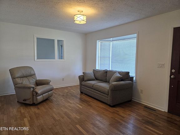 2nd image of 214 Wooddale St