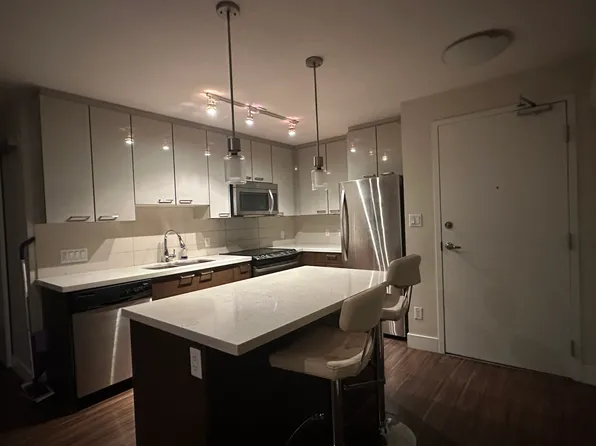 258 6th St #1203, New Westminster, BC V3L 0G6